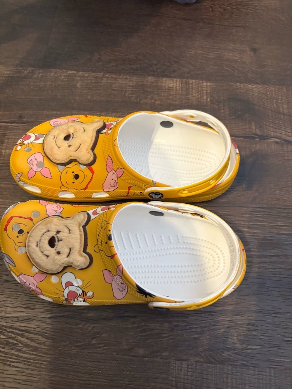 CROCS Women’s Yellow Winnie the Pooh Character Clogs - Picture 3 of 8